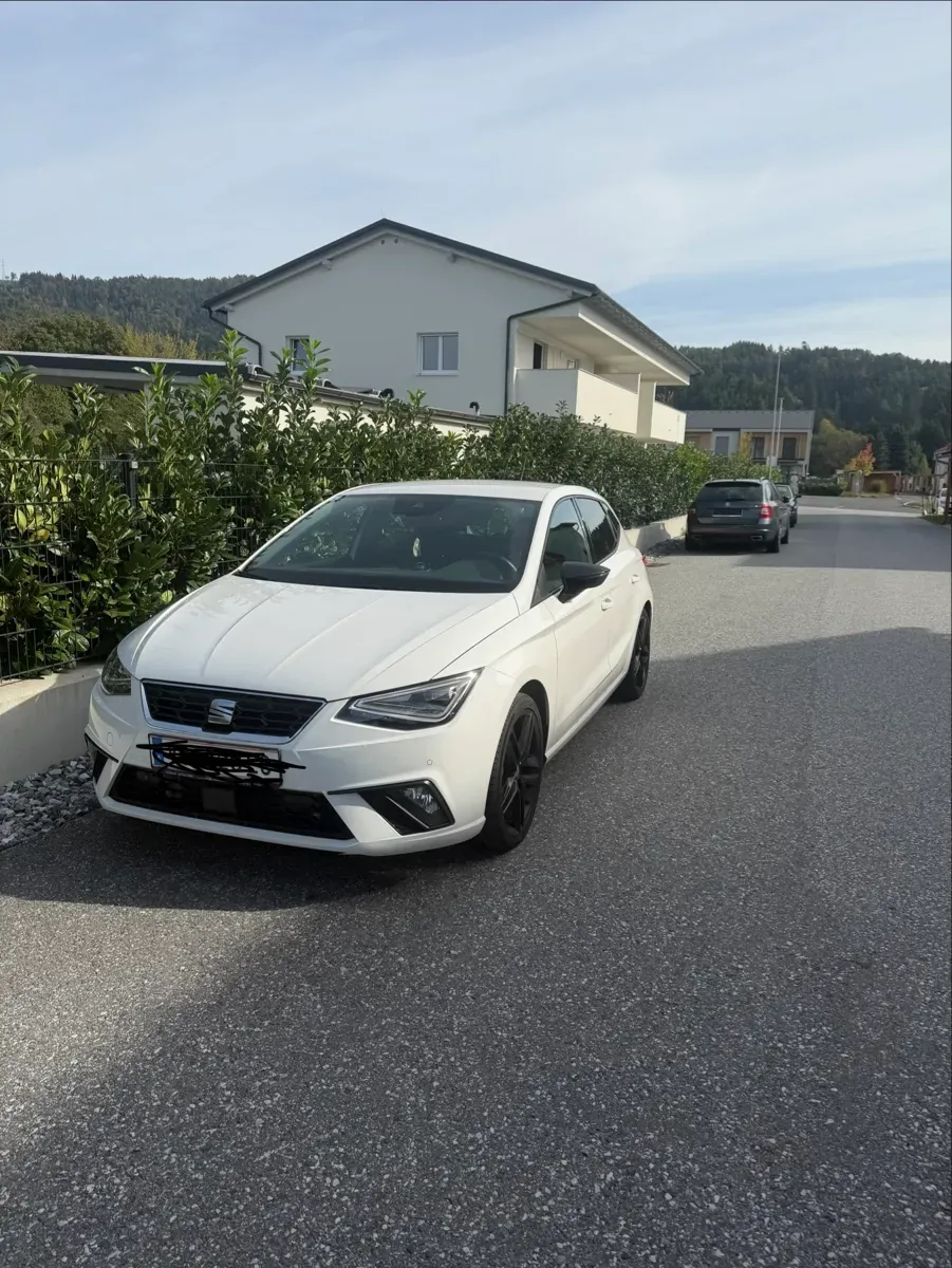 Seat Ibiza 2023 photo 2