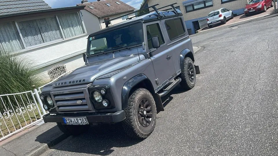 Land Rover Defender 90