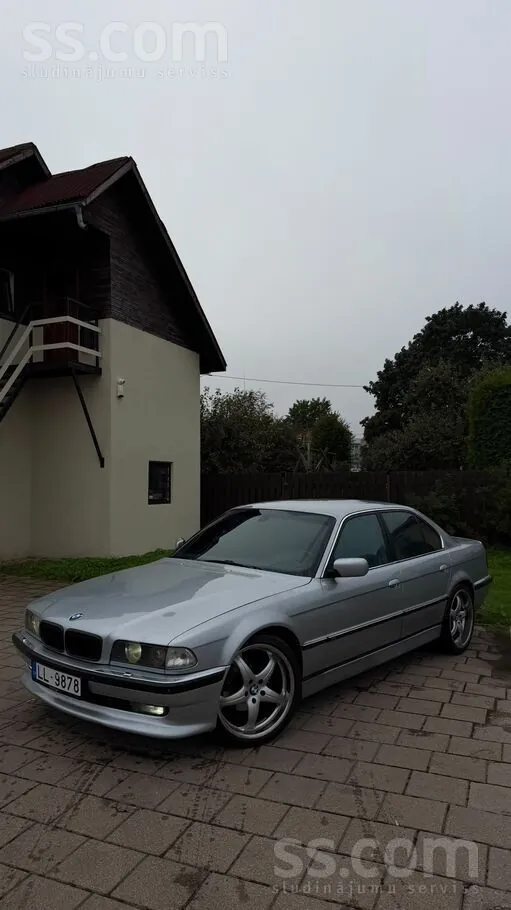 BMW 735