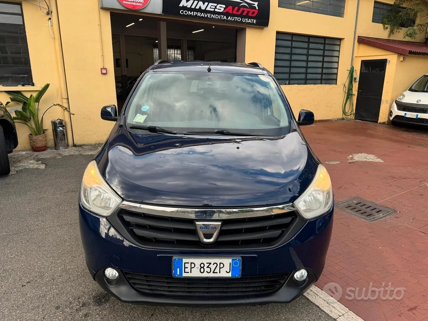 Dacia Lodgy 2013 photo 2