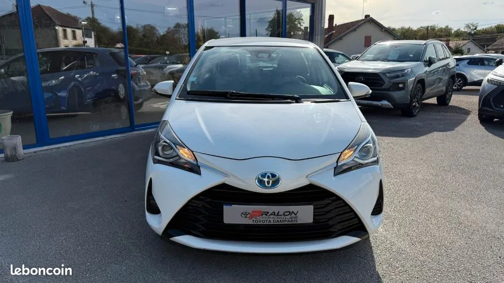 Toyota Yaris 2018 photo 2