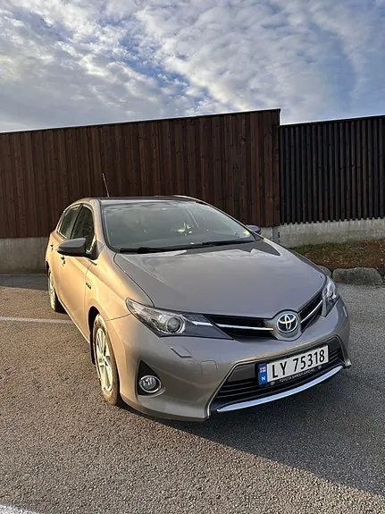 Toyota Auris 2013 photo 2