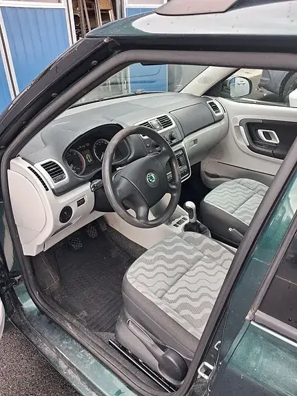 Skoda Fabia 2009 photo 4
