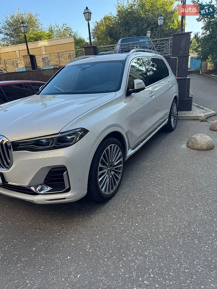 BMW X7 2022 photo 2