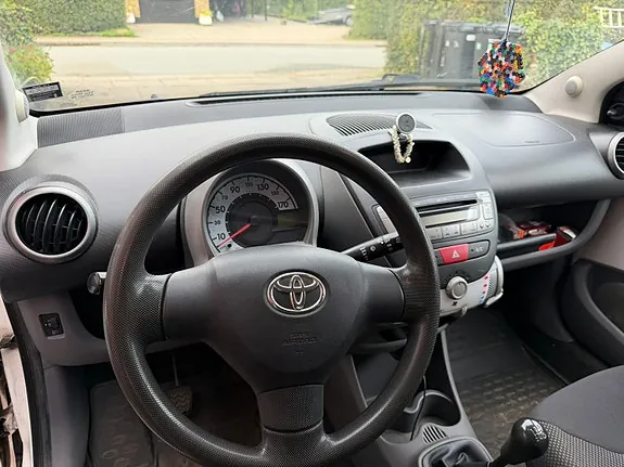 Toyota Aygo 2012 photo 5