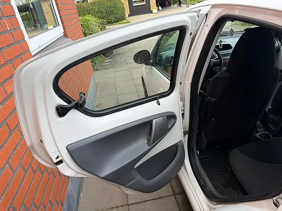 Toyota Aygo 2012 photo 4