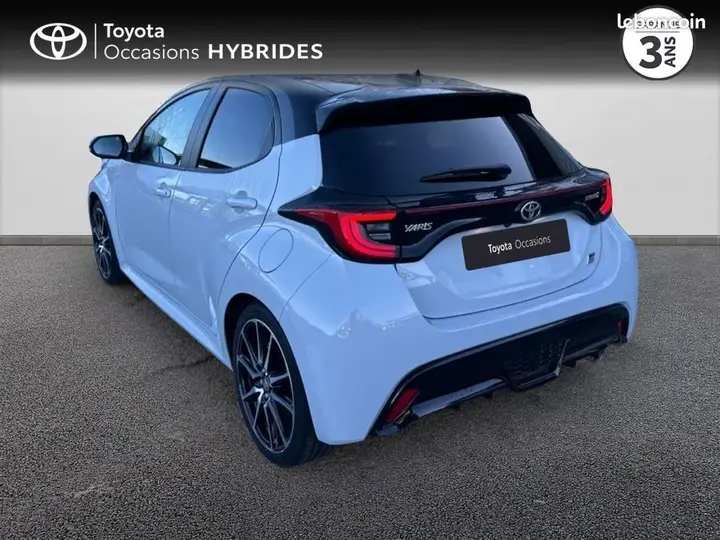 Toyota Yaris 2022 photo 2