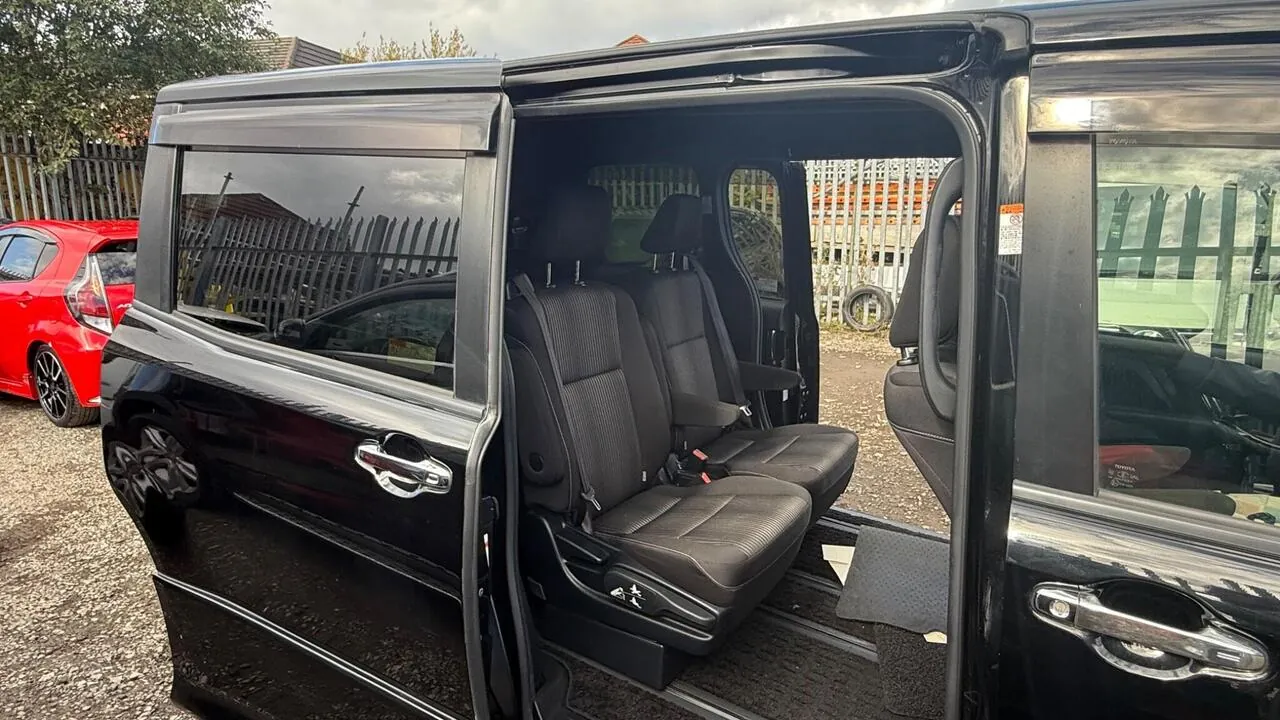 Toyota Voxy 2019 photo 5