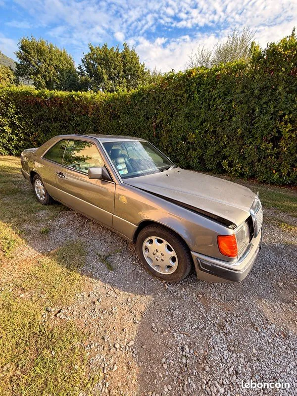 Mercedes-Benz 320
