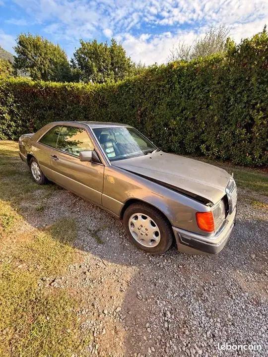 Mercedes-Benz 320