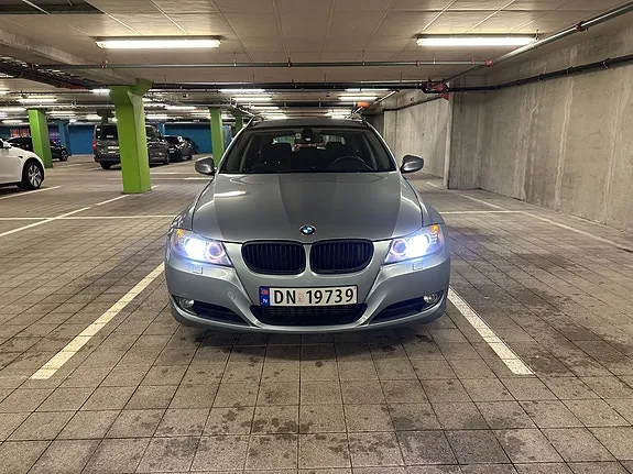 BMW 318D 2009 photo 2