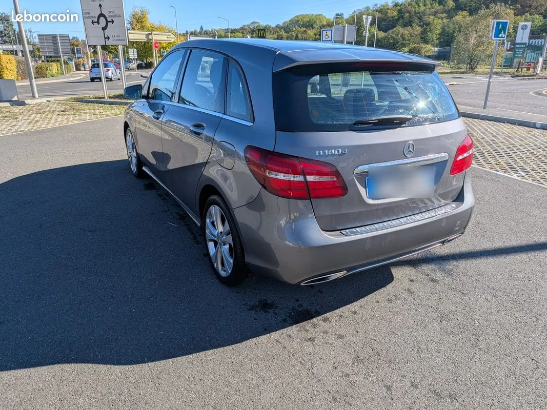 Mercedes-Benz B-Class 2015 photo 2