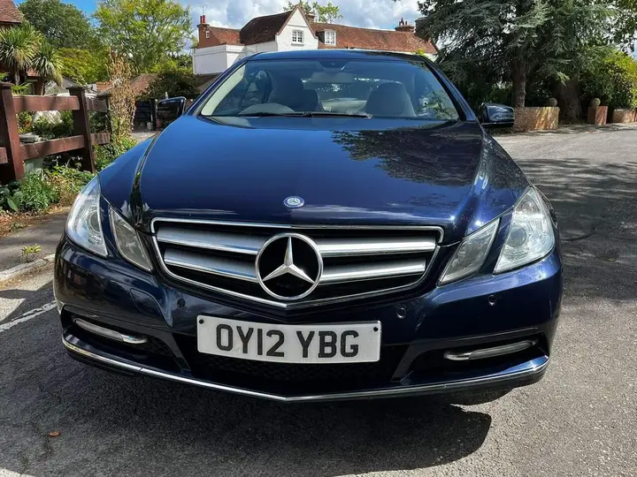 Mercedes-Benz E-Class 2012 photo 2