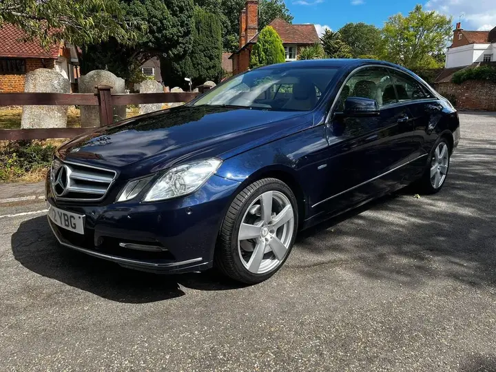 Mercedes-Benz E-Class 2012 photo 3