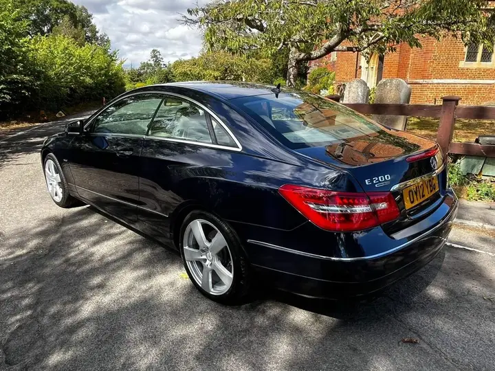 Mercedes-Benz E-Class 2012 photo 5