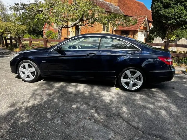 Mercedes-Benz E-Class 2012 photo 4