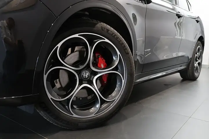 Alfa Romeo Stelvio 2026 photo 3