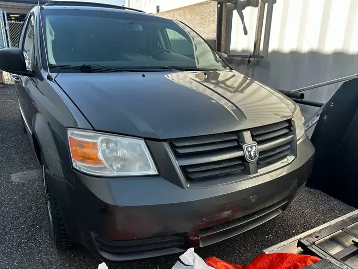 Dodge Grand Caravan 2010 photo 2