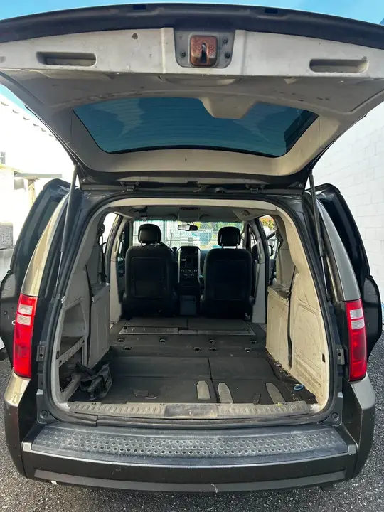 Dodge Grand Caravan 2010 photo 3