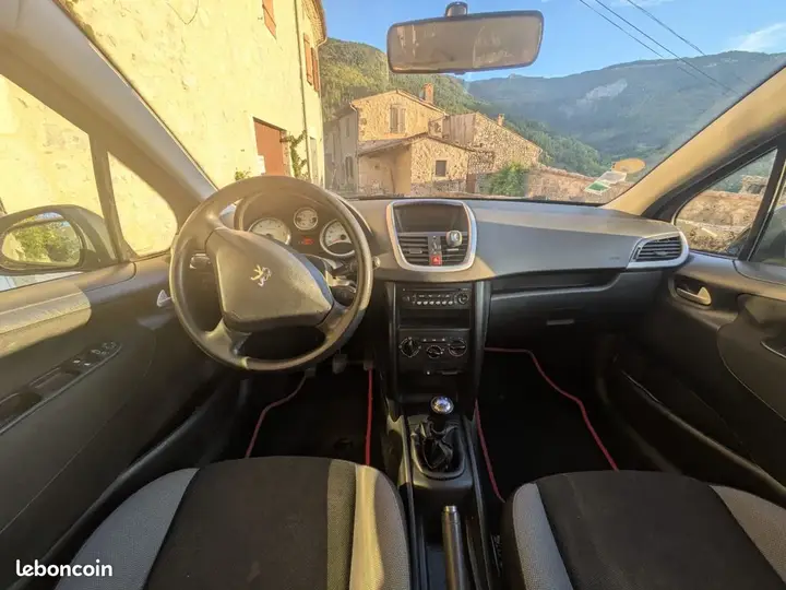 Peugeot 207 2009 photo 3
