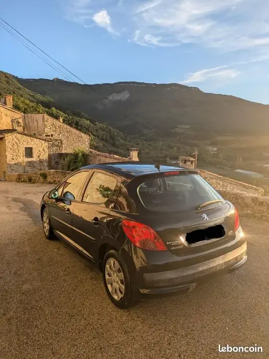 Peugeot 207 2009 photo 2