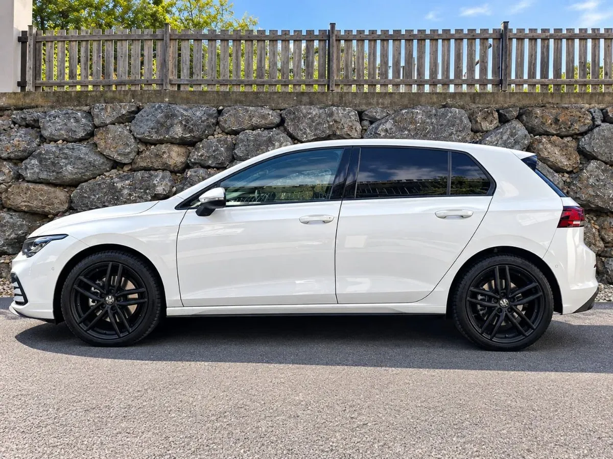 Volkswagen Golf 2022 photo 2