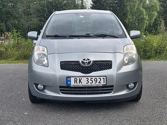 Toyota Yaris 2009 photo 2