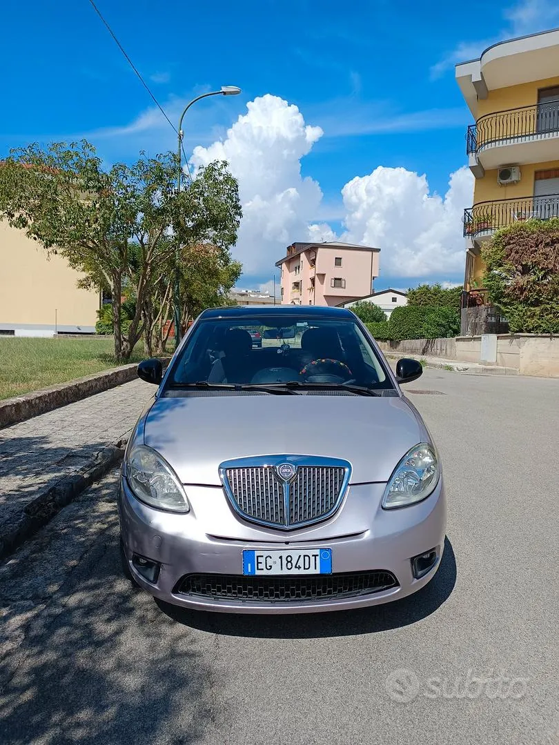 Lancia Ypsilon