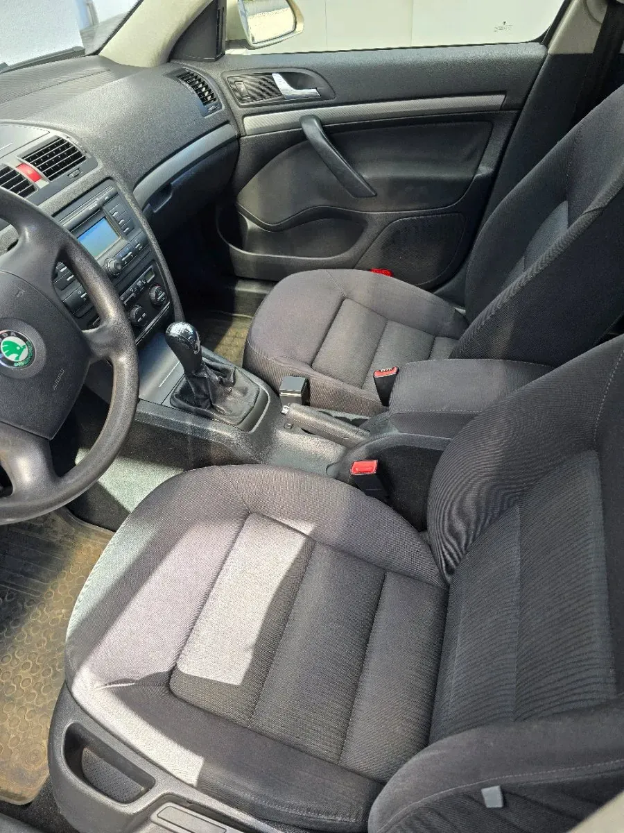 Skoda Octavia 2005 photo 2
