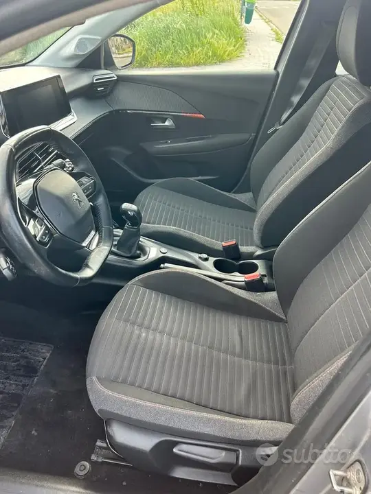 Peugeot 208 2020 photo 3