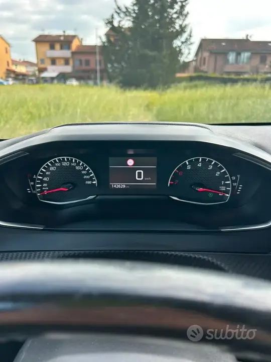 Peugeot 208 2020 photo 2