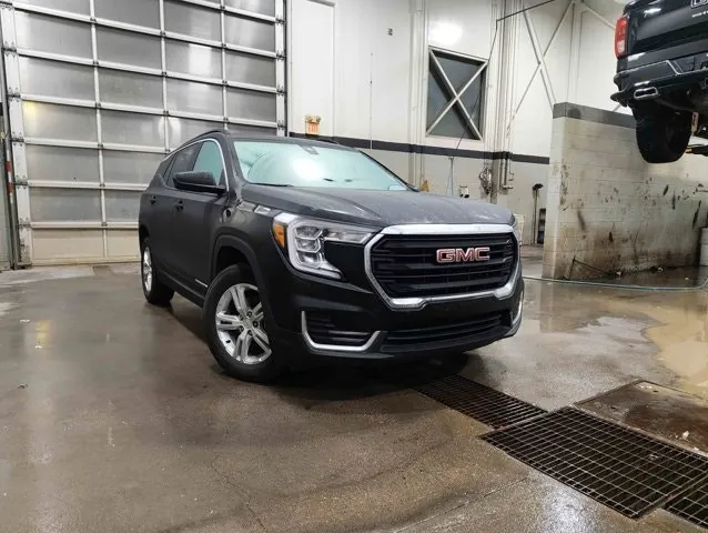 GMC Terrain 2024 photo 2