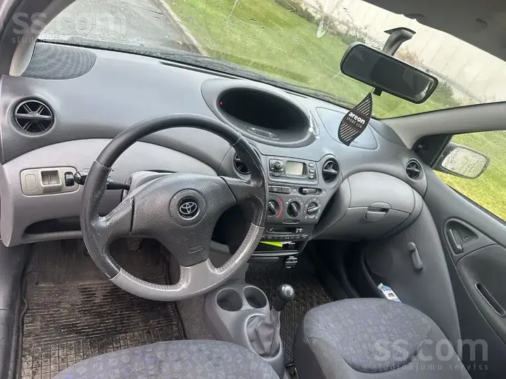 Toyota Yaris 2000 photo 5