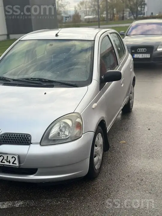 Toyota Yaris 2000 photo 3
