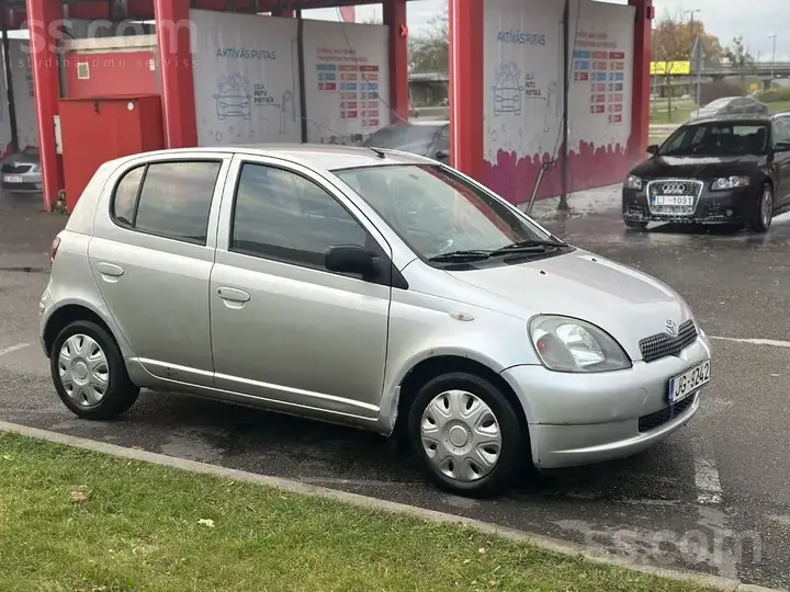 Toyota Yaris 2000 photo 4