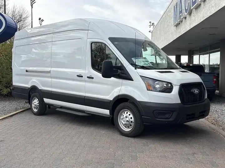 Ford Transit Cargo Van 2027 photo 2
