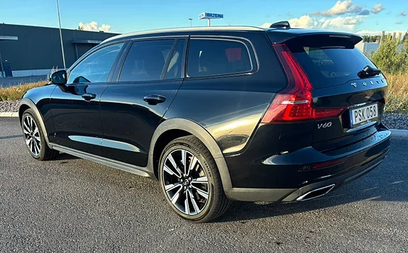 Volvo V60 2021 photo 2