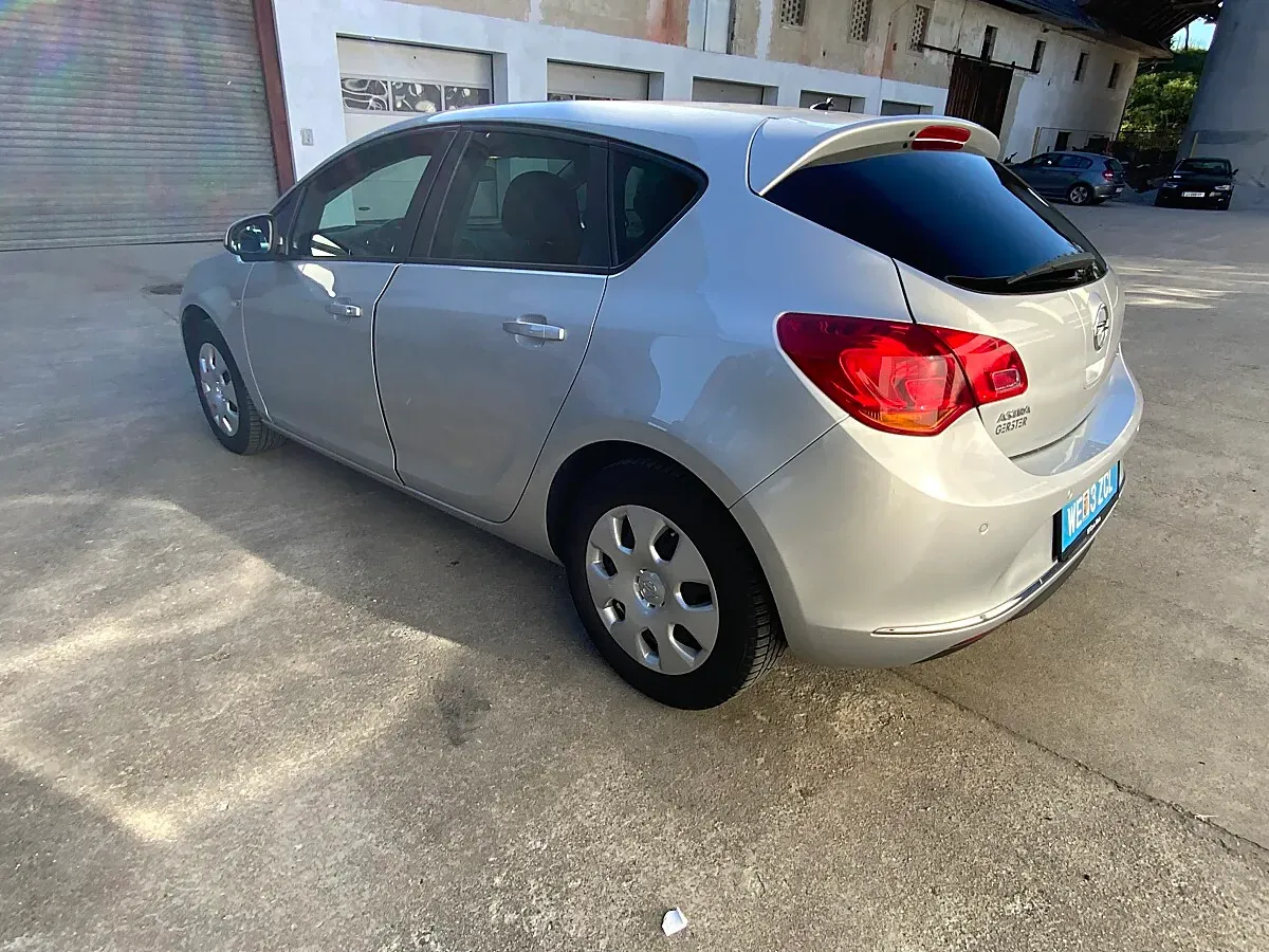 Opel Astra 2015 photo 3