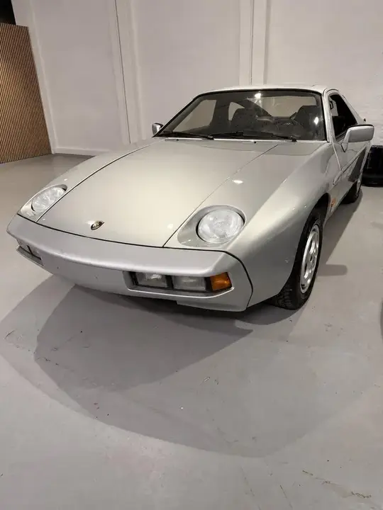 Porsche 928