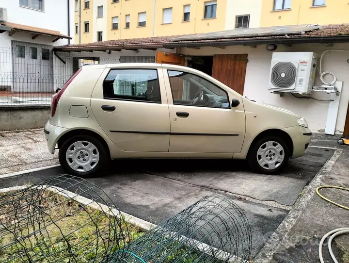 Fiat Punto 2006 photo 2
