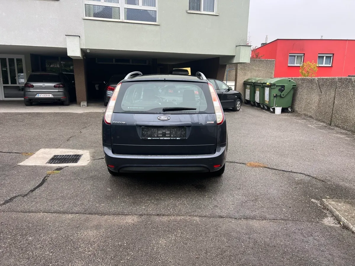 Ford Focus 2011 photo 2