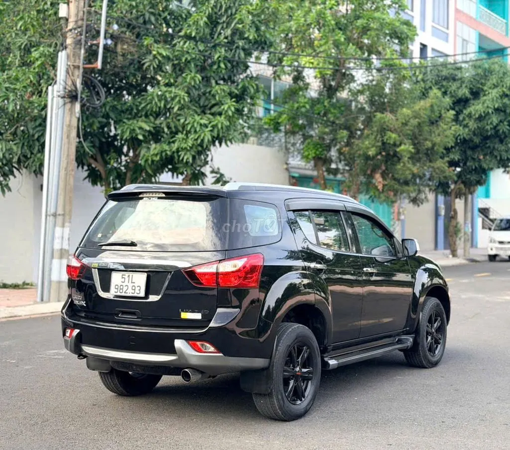 Isuzu Mu-X 2017 photo 2