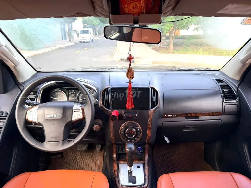 Isuzu Mu-X 2017 photo 5