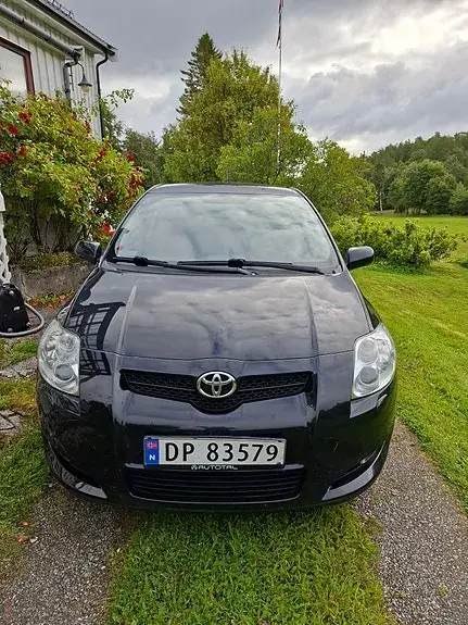 Toyota Auris 2010 photo 2