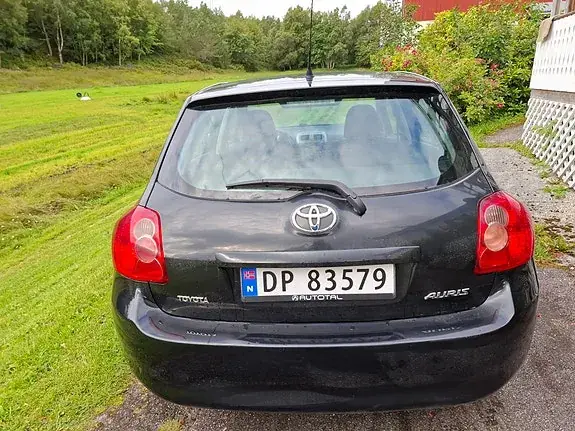 Toyota Auris 2010 photo 4