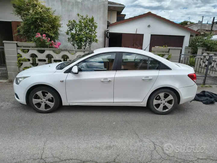 Chevrolet Cruze 2010 photo 2