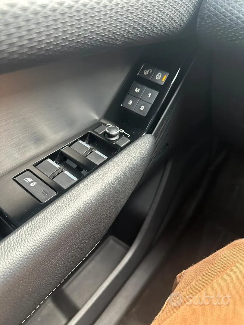 Land Rover Range Rover Velar 2018 photo 3