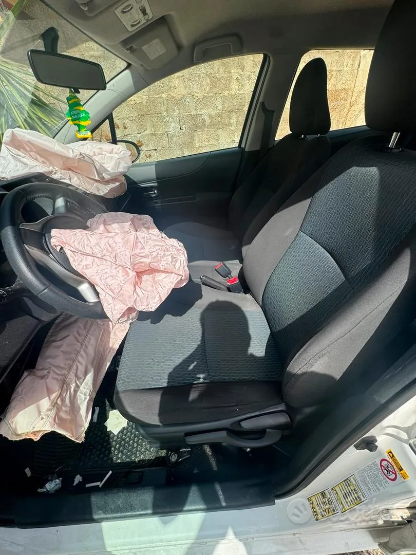 Toyota Yaris 2012 photo 5