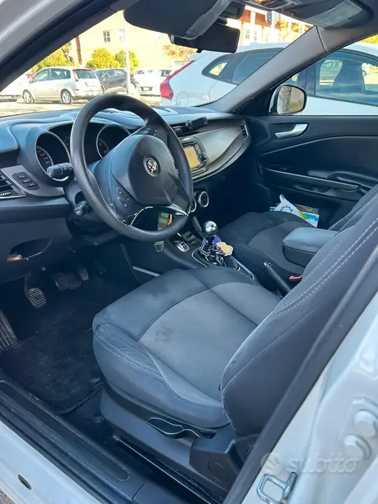 Alfa Romeo Giulietta 2015 photo 4