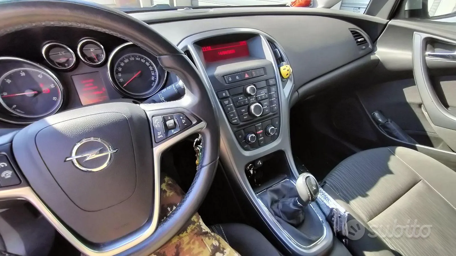 Opel Astra 2013 photo 4